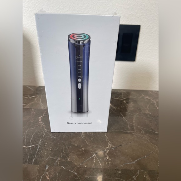 New! Unopened! Microcurrent Facial Device Facial Massager, Home Use Skin Tighten - Picture 8 of 11